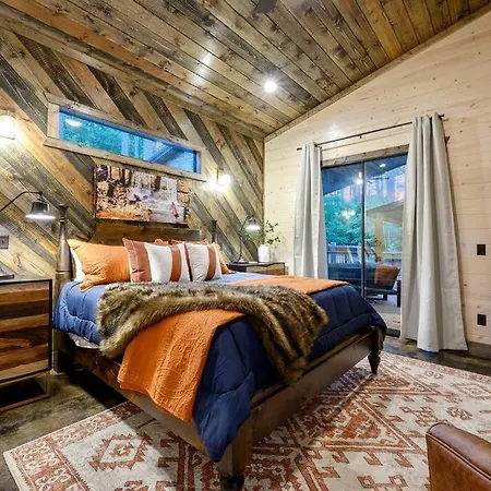 Ember Skye Cabin - 2 Bdr & Bunk Nook/2.5 Bath
